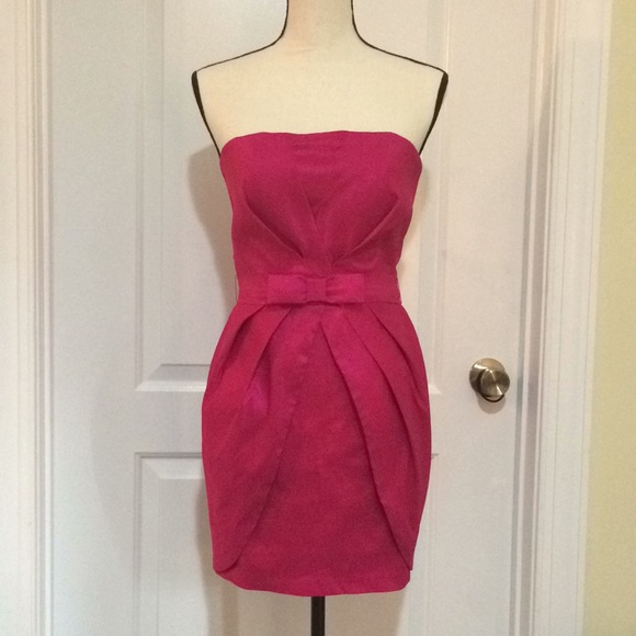 Cache Dresses & Skirts - Cache Strapless Fuchsia Dress
